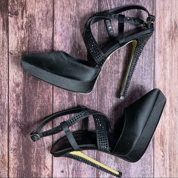 Bebe ~ Leola Pointy Toe Pump - Picture 10 of 16